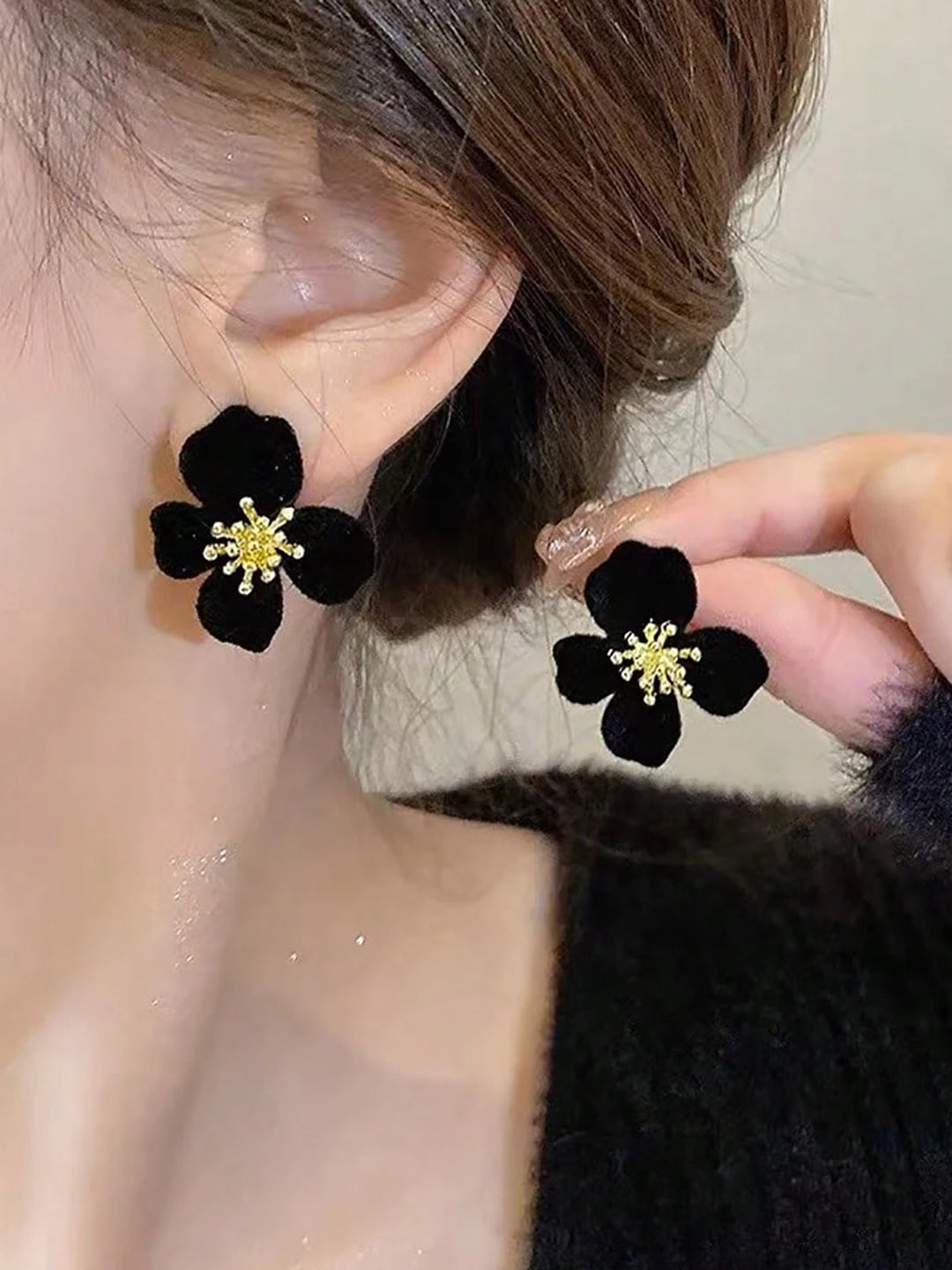 Velvet Flower Earring | 2 Colors